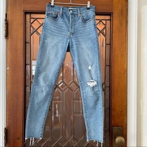 Levi’s Distressed Wedgie Skinny